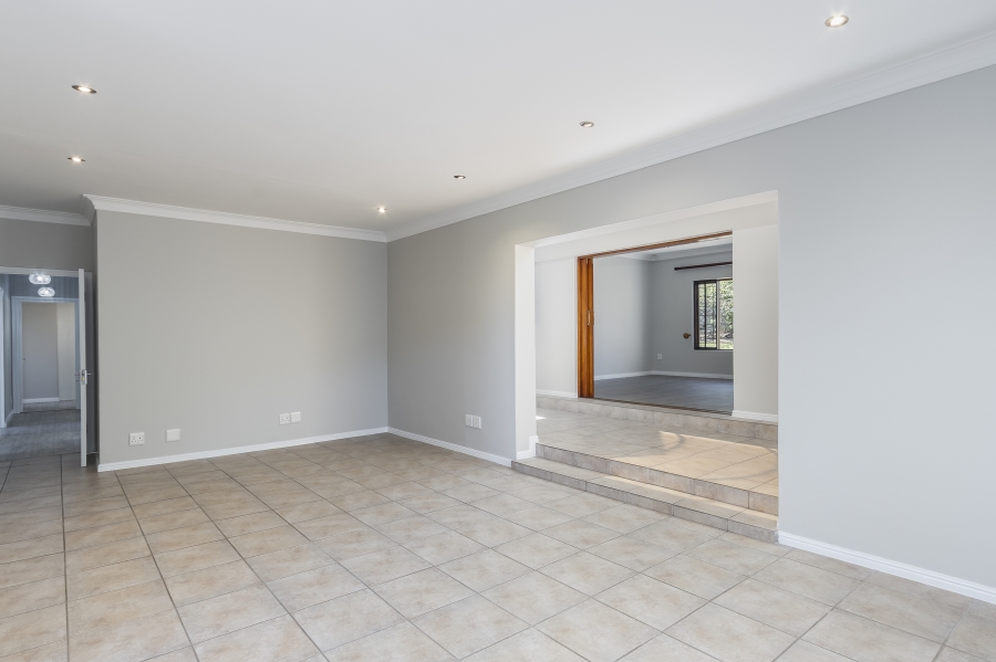 To Let 4 Bedroom Property for Rent in Die Wingerd Western Cape